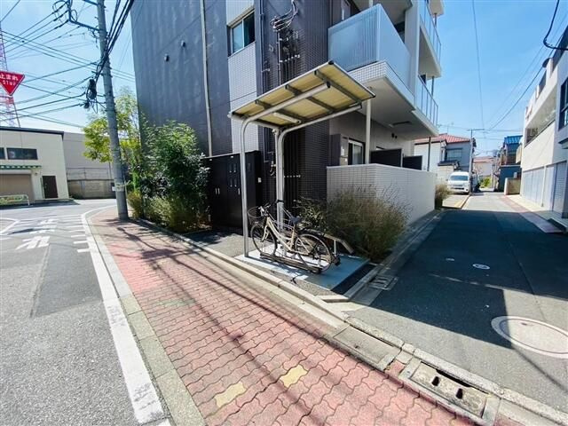 グランシャリオ西尾久の駐車場