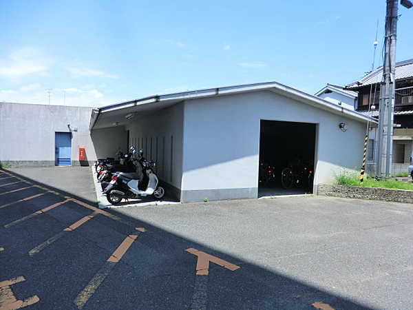 ひまわりコーポの駐車場