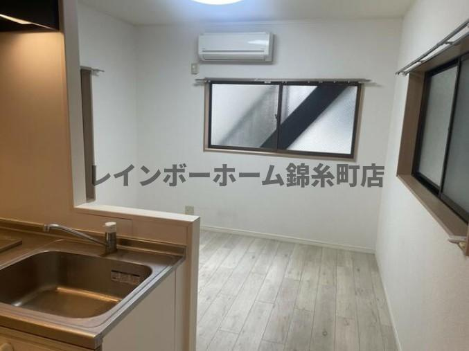 江東区北砂４丁目のアパートの居間・リビング