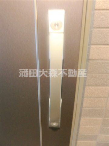 ルーブル羽田西の玄関|上下ダブルロック