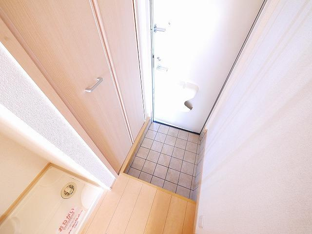 善紀ハイツⅡ号館の玄関|明るい玄関です
