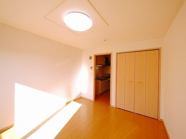 善紀ハイツⅡ号館の内装|明るい色調の室内です