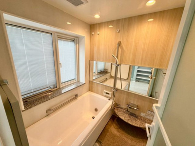 【浴室】 | 岸の丘町１丁目　中古一戸建 | 入浴時間短縮でシャワーだけの方も多いですが、一日の疲れを癒すため湯船に浸かれば心身ともにリラックスできますね♪