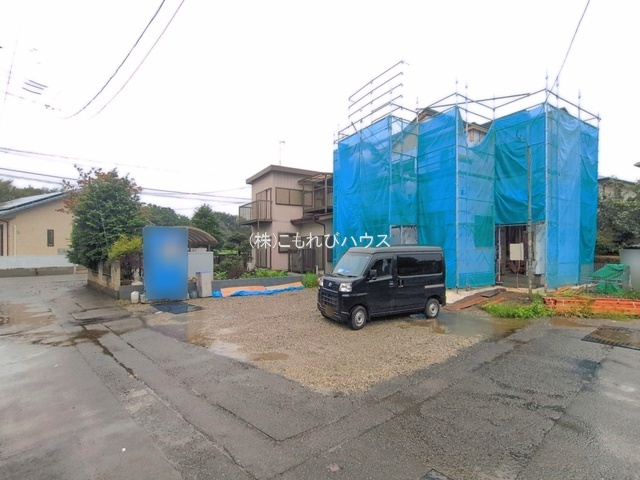 桶川市小針領家　新築一戸建て　グラファーレ　01の前面道路含む現地写真