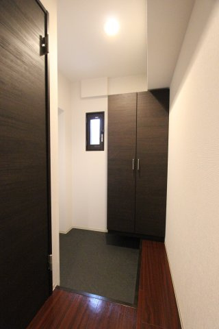 ハイツ正明寺の玄関