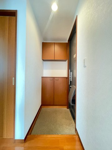 プレステージ西冠A棟の玄関
