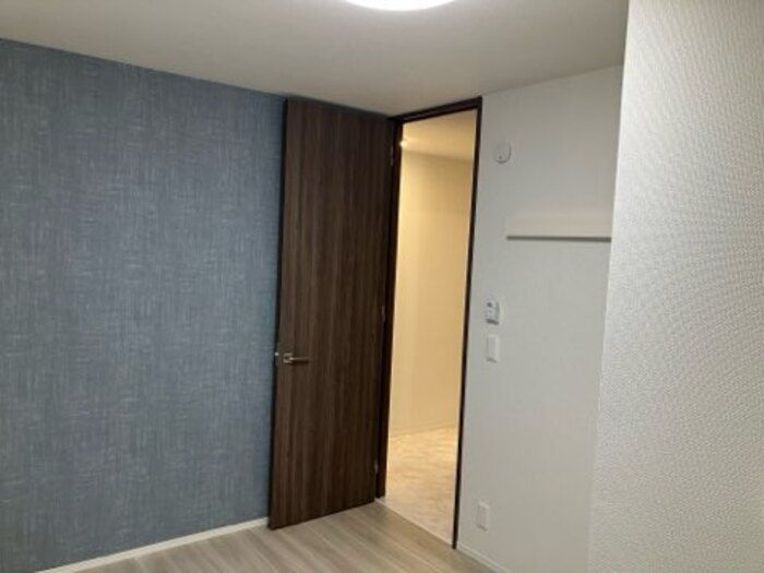 Emiry白銀の洋室