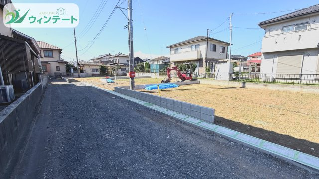 土浦市真鍋第12　新築戸建　2号棟の前面道路含む現地写真|敷地面積169.14㎡（51.16坪）のゆとりある土地で、陽当たり・風通しも良好。ぜひ現地でご体感ください。