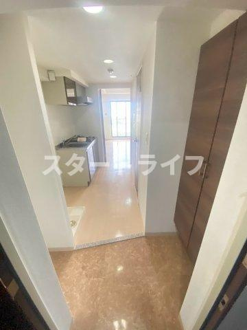 大阪市淀川区東三国３丁目の賃貸マンションの玄関