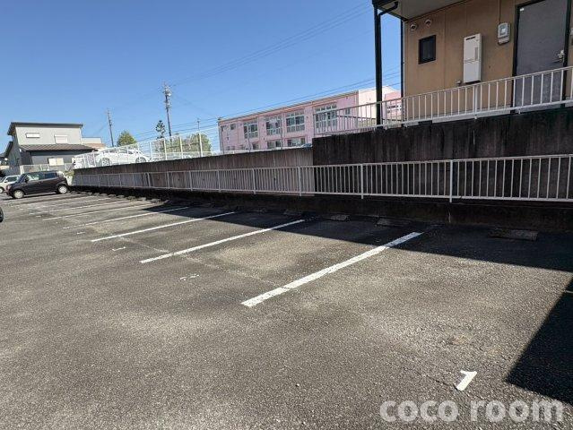 フレシュール・ドゥ・アビタシオン　Ｂ棟の駐車場