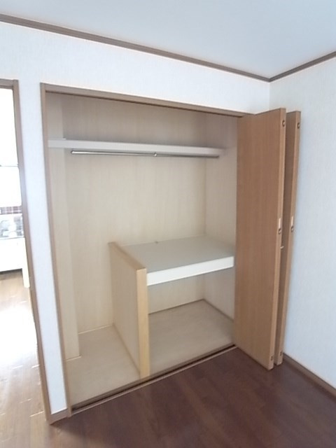 尼崎市武庫之荘東１丁目のアパートの収納