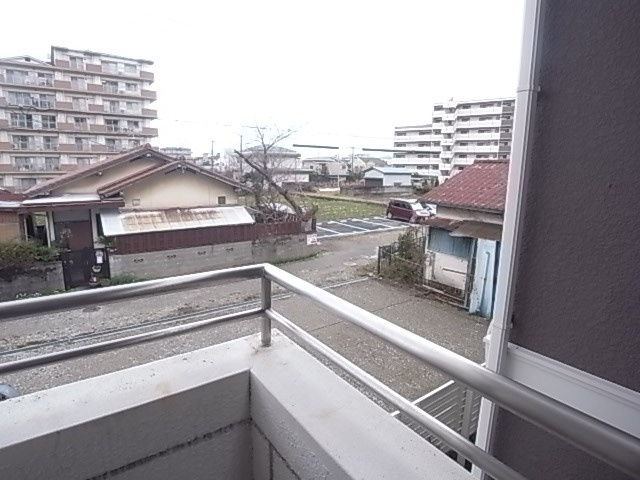 尼崎市武庫之荘東１丁目のアパートのバルコニー