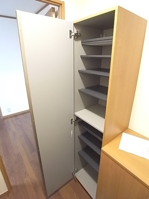 尼崎市武庫之荘東１丁目のアパートの収納