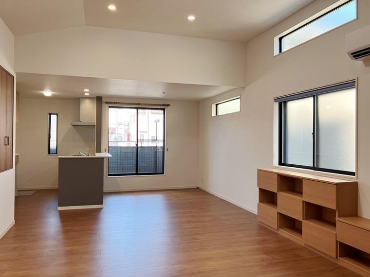 古淵戸建の居間・リビング