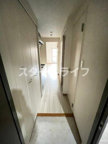 大阪市淀川区東三国３丁目の賃貸マンションの玄関