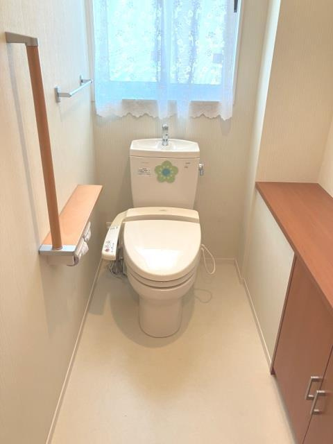 玉津町西河原戸建のトイレ