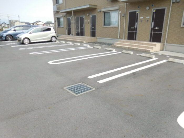 ウィル　Bの駐車場