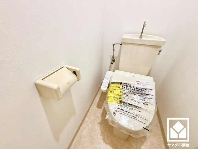ルネ尼崎のトイレ|明るく清潔感溢れるトイレです。温水洗浄便座付きで、季節を問わずいつでも温かい便座をお使いいただけます。毎日使う場所だからこそ、快適性にも配慮されています。