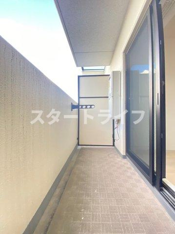 大阪市淀川区西三国３丁目の賃貸マンションのバルコニー