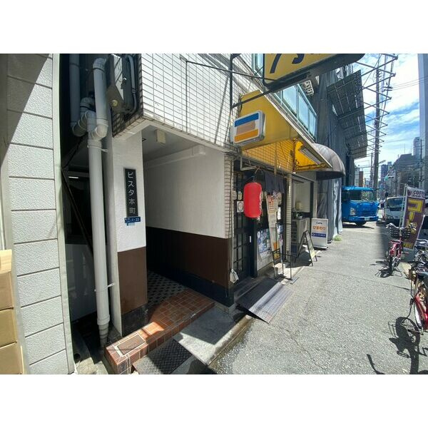 大阪市中央区農人橋２丁目の賃貸マンションのエントランス