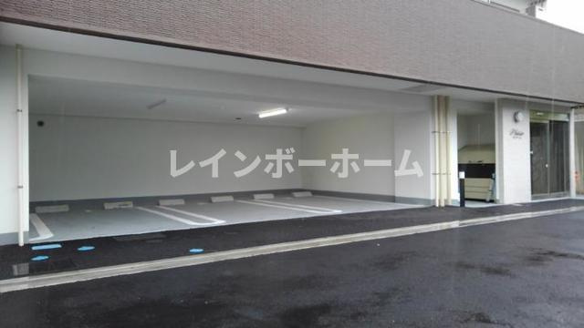 プレジールの駐車場