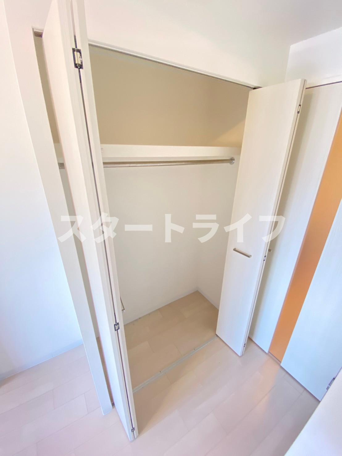 大阪市淀川区木川西２丁目の賃貸マンションの収納