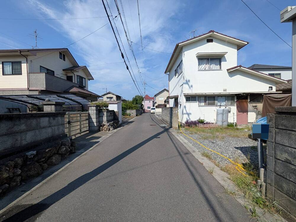 岡山市中区江並 土地の前面道路含む現地写真|◆北側前面道路の幅員は4.0ｍです。