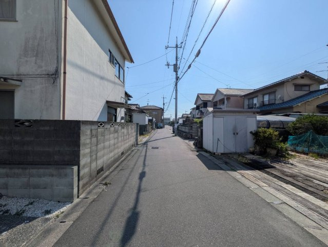 岡山市中区江並 土地の前面道路含む現地写真|◆北側前面道路の幅員は4.0ｍです。