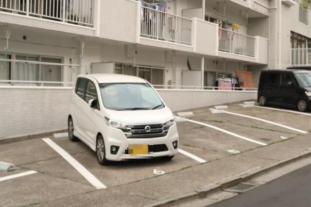 シテェ・ドルトワールの駐車場