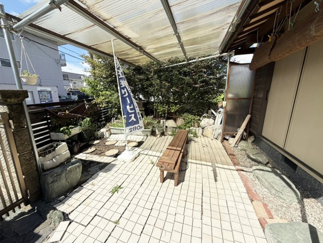 高槻市宮之川原元町戸建の庭|ガーデニングなどをお楽しみいただけるスペースもございます。（２０２６年９月現在）