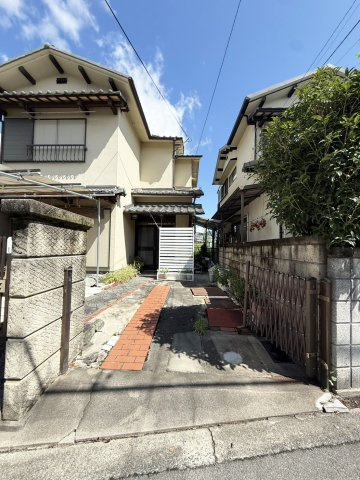 高槻市宮之川原元町戸建の駐車場|駐車スペース１台ございます。（２０２６年９月現在）