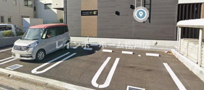 ラウレア三郷の駐車場|駐車場があります