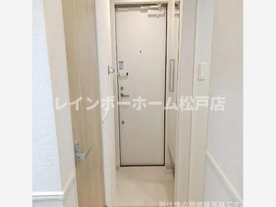 ラウレア三郷の玄関|シンプルで使いやすい玄関です