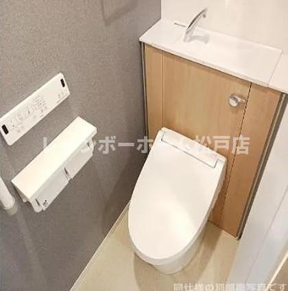ラウレア三郷のトイレ|ゆったりとした空間のトイレです