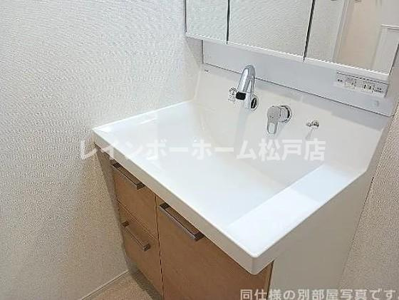 ラウレア三郷の洗面所|使いやすい洗面所です