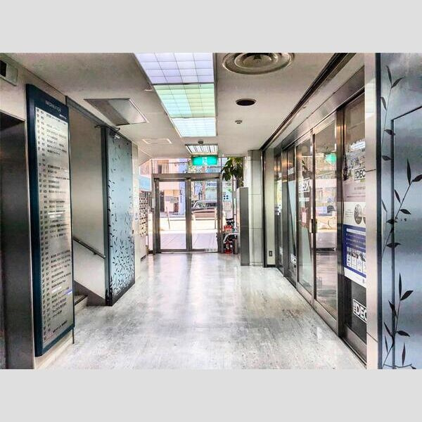 大阪市中央区南本町２丁目の事務所のロビー