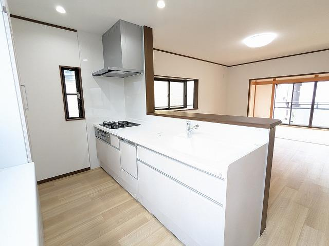 須山町　中古一戸建てのキッチン|システムキッチン　食器洗い乾燥機
■物件内覧・資金計画相談・住宅ローン相談、リフォーム相談、お問合せ受付中■
※当日・翌日のご内覧、ご相談はお電話でのお問合せがスムーズです！