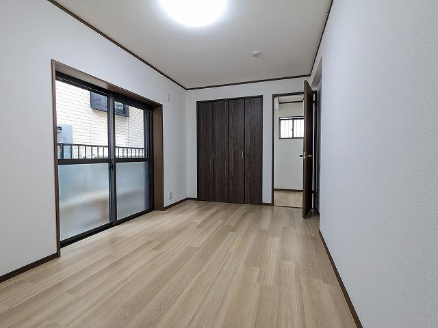 須山町　中古一戸建ての洋室|洋室7.1帖
■物件内覧・資金計画相談・住宅ローン相談、リフォーム相談、お問合せ受付中■
※当日・翌日のご内覧、ご相談はお電話でのお問合せがスムーズです！