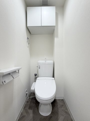 サンシティ桂坂参番館のトイレ|多機能なウォシュレット付！温かい便座でホッと一息つけちゃう至福の空間に。（R8.8撮影）