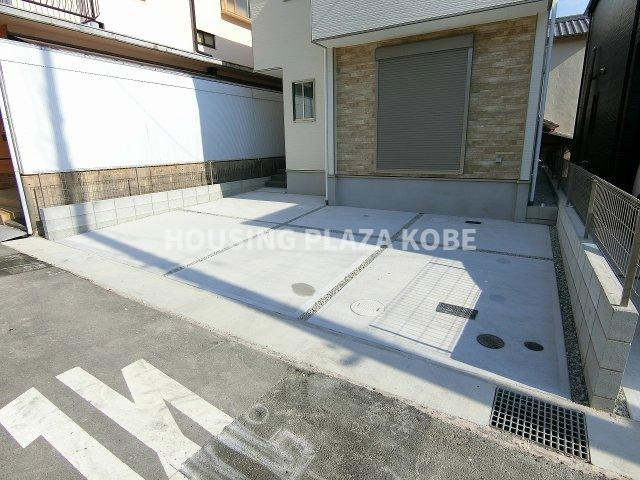 須磨区緑が丘新築戸建の駐車場