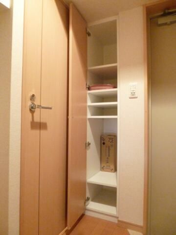 スカイコート四谷の玄関