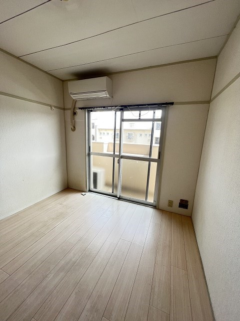 尼崎市御園２丁目の賃貸マンションの居間・リビング