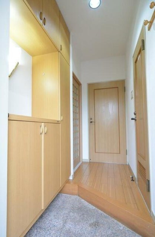 中野区若宮１丁目の賃貸マンションの玄関