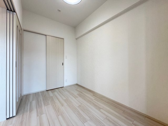 プレジオ恵美須の洋室
