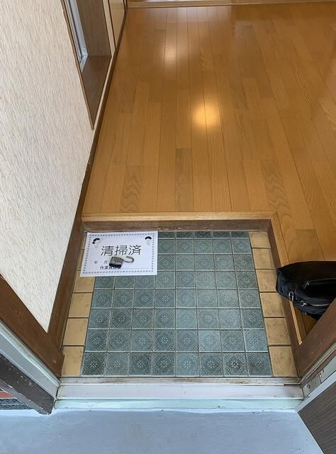 コーポ８１の玄関
