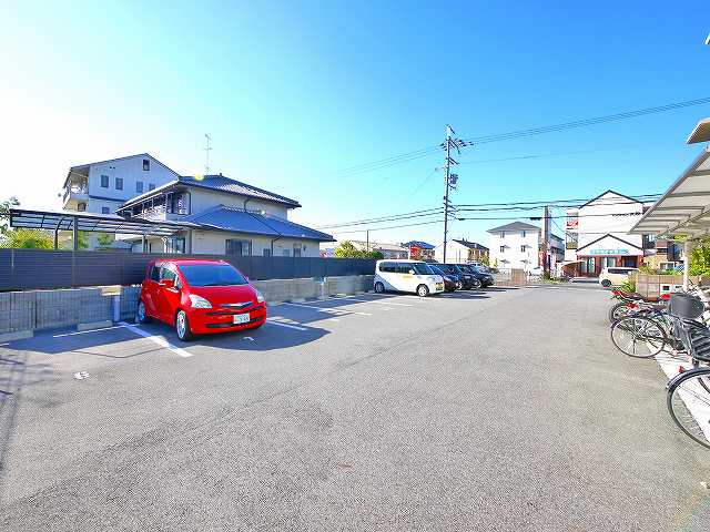 シャーメゾン天理の駐車場|駐車場に車を止められます
