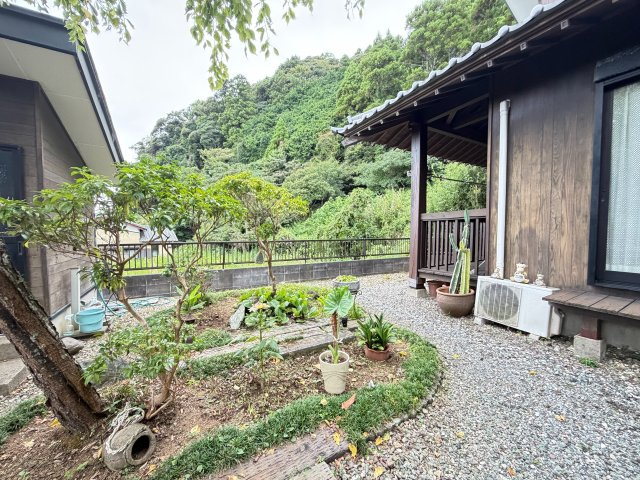 【庭】 | 夷隅郡御宿町浜 離れ付き平屋　2LDK