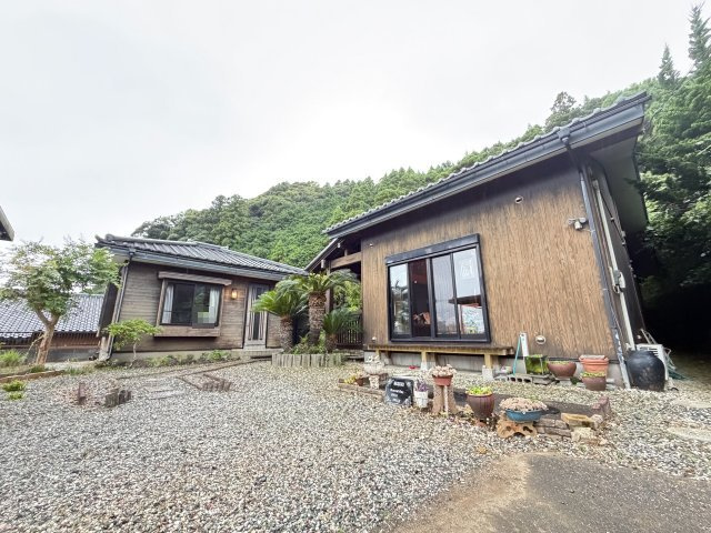 【外観】 | 夷隅郡御宿町浜 離れ付き平屋　2LDK