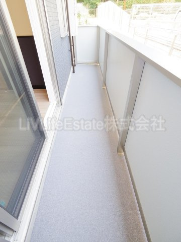 小金井市本町４丁目のアパートのバルコニー