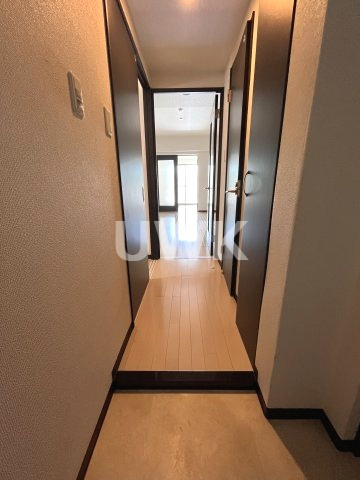 サクシード墨染の玄関